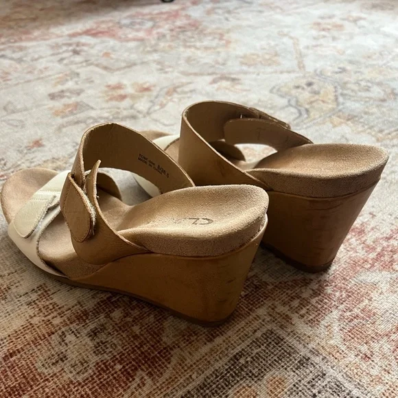 Chinese Laundry Tan and Cream Women's wedge Sandal - Picture 4 of 7